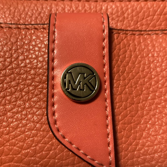 Michael Kors cross body/Shoulder/clutch purse. An orangey salmon colored. - Picture 7 of 13